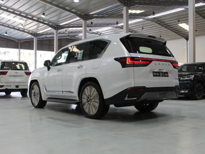 2025 لكزس إل إكس 600