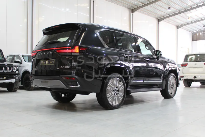 2025 لكزس إل إكس 600