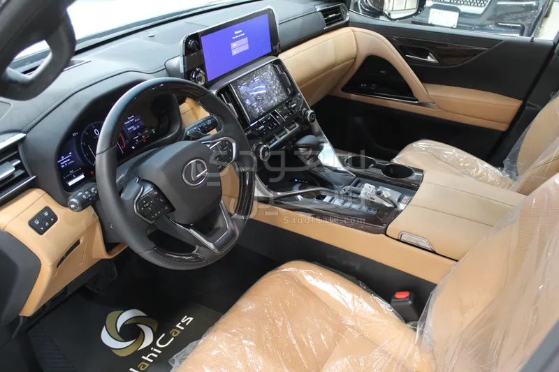 2025 لكزس إل إكس 600