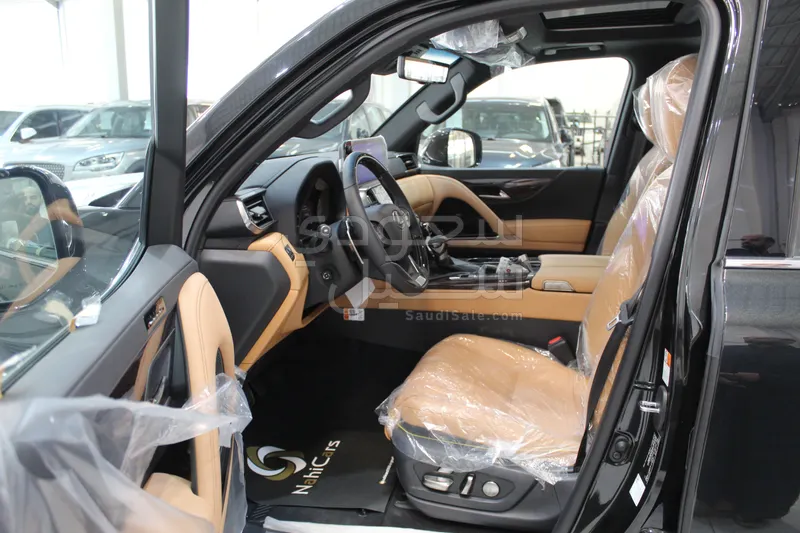 2025 لكزس إل إكس 600