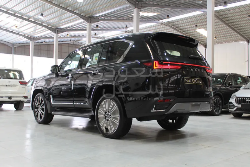 2025 لكزس إل إكس 600