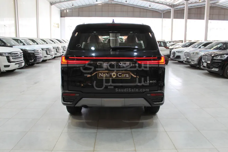 2025 لكزس إل إكس 600