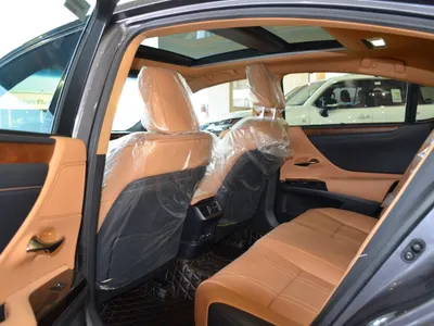 2025 لكزس إي إس 350