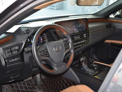 2025 لكزس إي إس 350