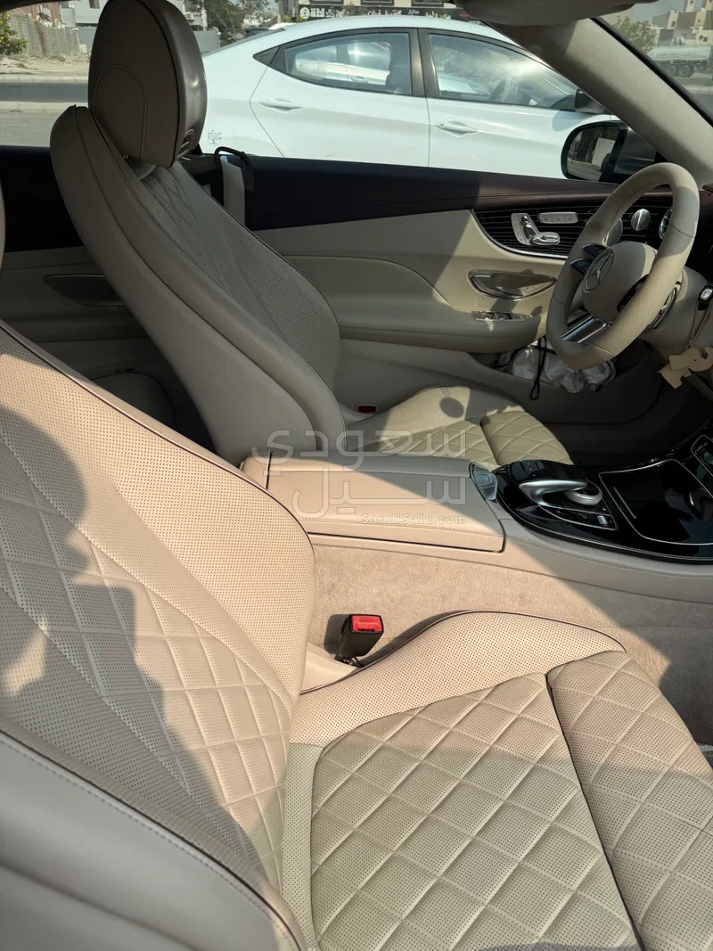 2022 مرسيدس - بنز أي 200