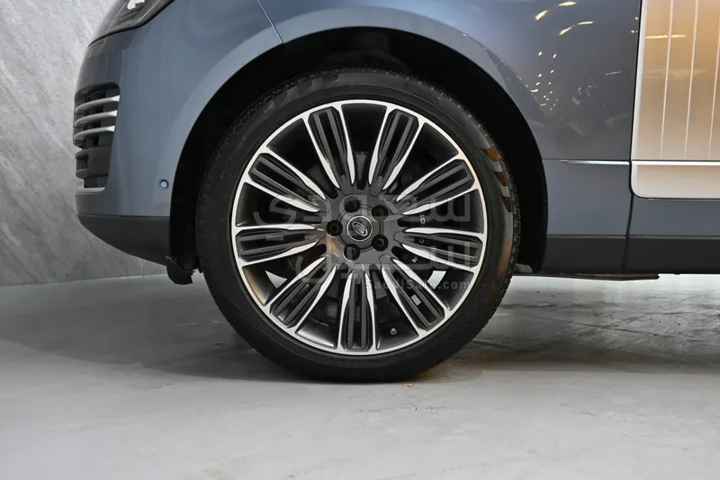 2018 لاند روفر رينج روفر فوج اوتوبيوغرافي