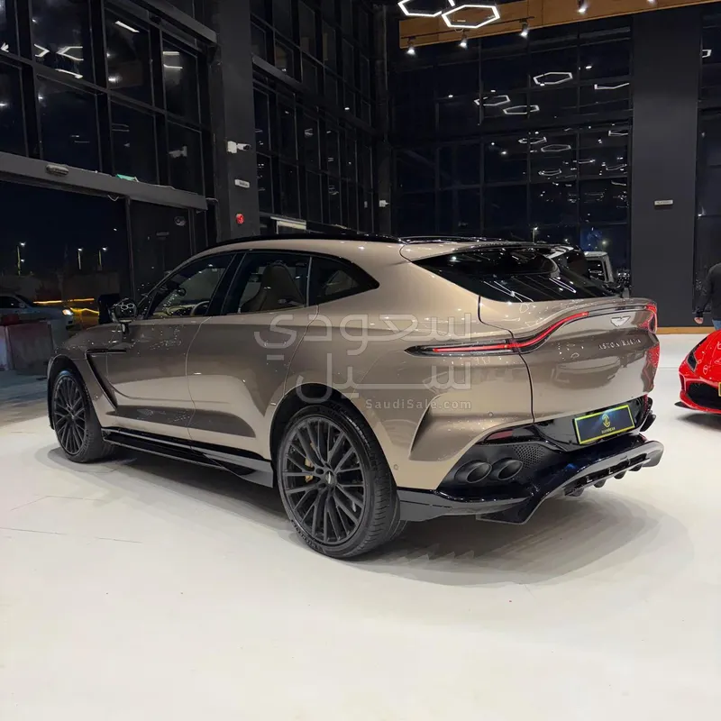 2023 استون مارتن دي بي اكس 707