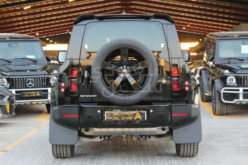2023 لاند روفر ديفيندر 90