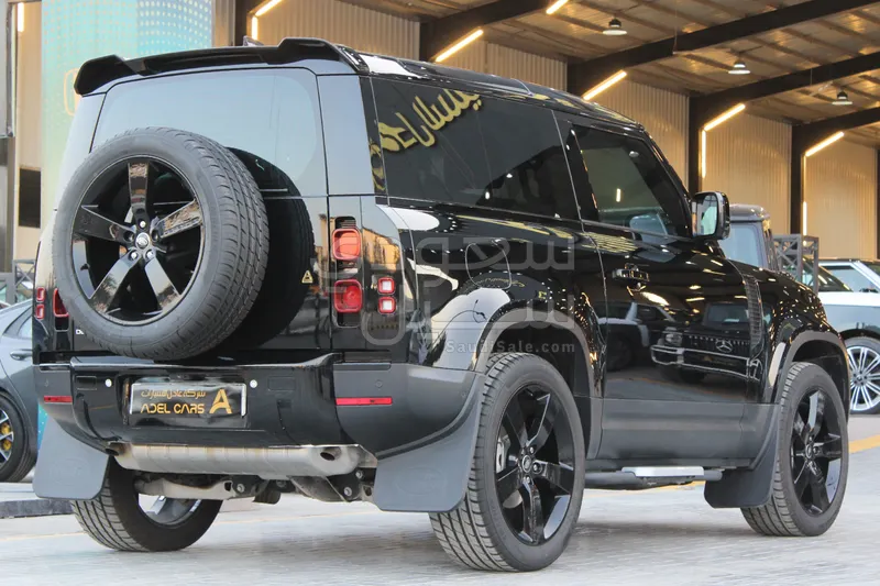 2023 لاند روفر ديفيندر 90