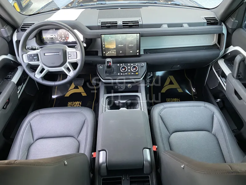 2023 لاند روفر ديفيندر 90