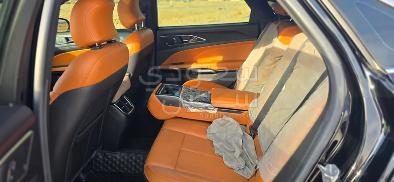 2022 فورد توروس تايتينيوم