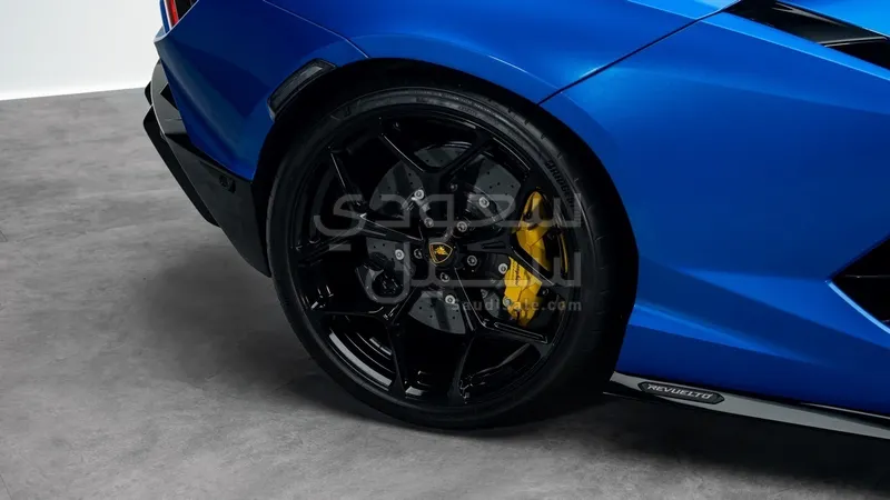 2025 لمبرجيني ريفويلتو