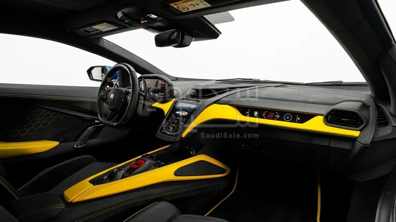 2025 لمبرجيني ريفويلتو