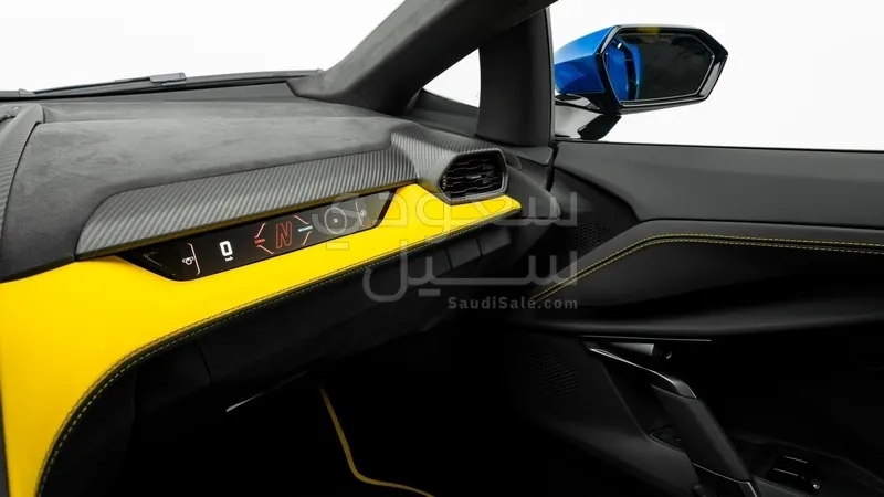 2025 لمبرجيني ريفويلتو