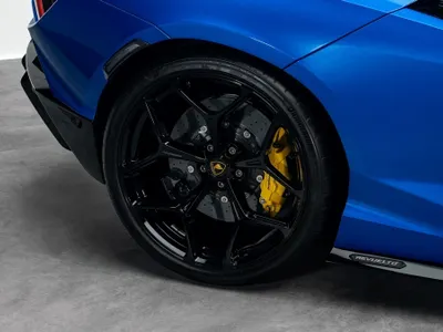 2025 لمبرجيني ريفويلتو