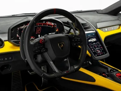 2025 لمبرجيني ريفويلتو