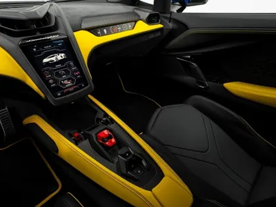 2025 لمبرجيني ريفويلتو