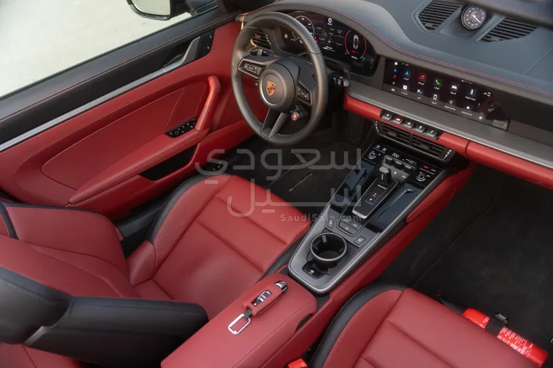 2025 بورش 911 كاريرا كابريوليه