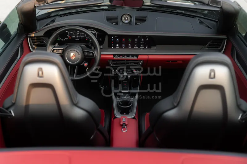 2025 بورش 911 كاريرا كابريوليه