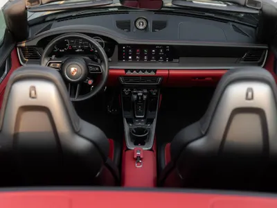 2025 بورش 911 كاريرا كابريوليه