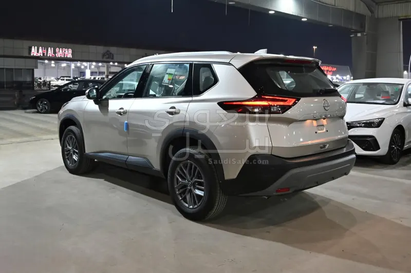 2025 نيسان اكس - ترايل