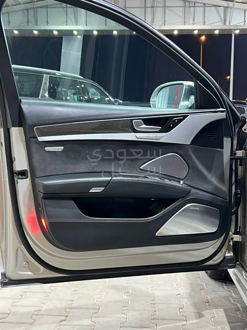 2016 اودي اس 8