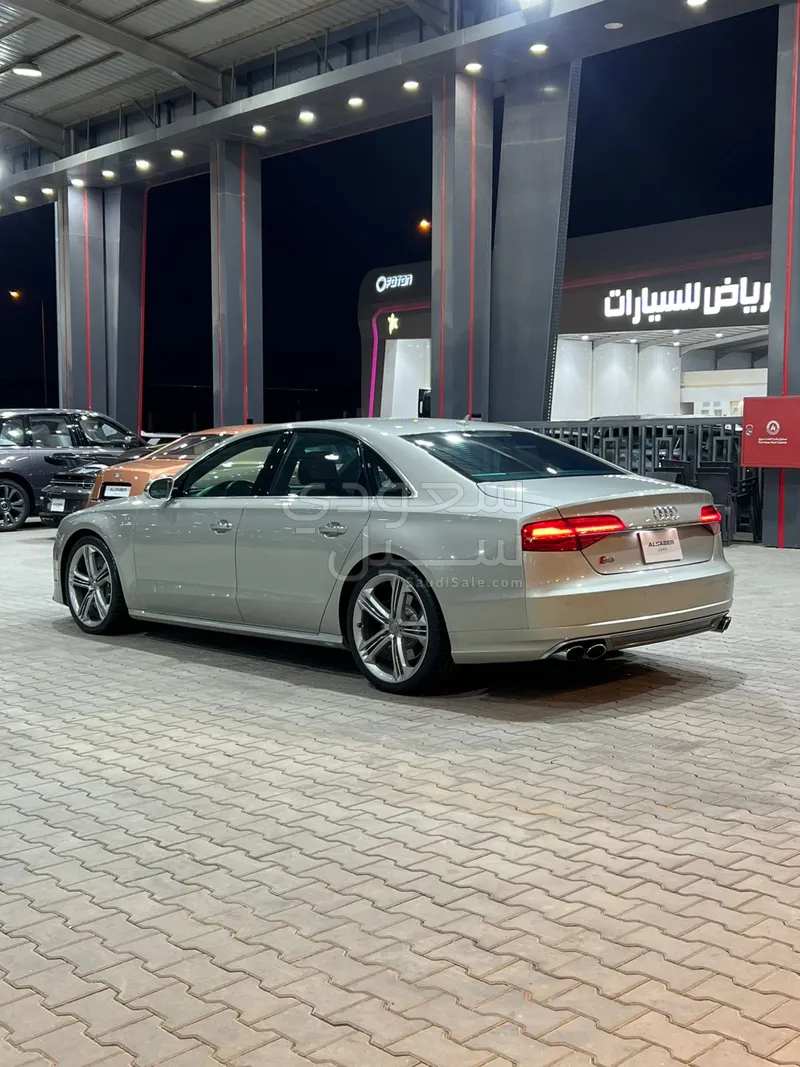 2016 اودي اس 8