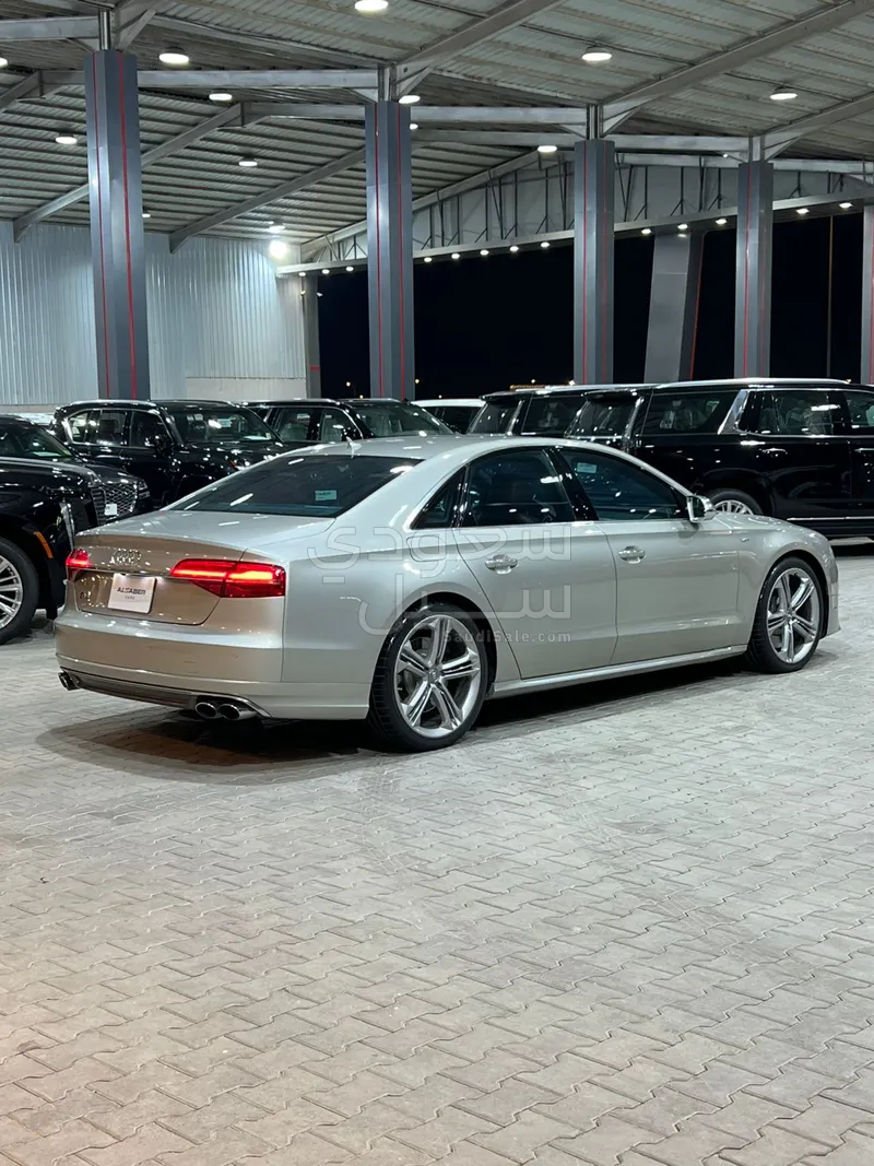 2016 اودي اس 8