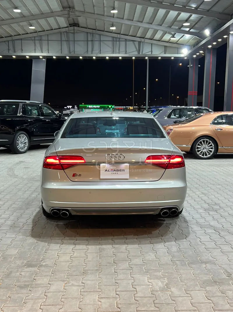 2016 اودي اس 8