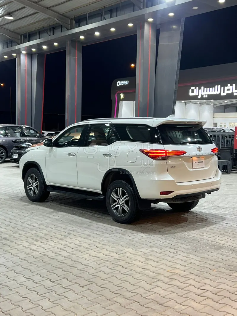 2021 تويوتا فورشنر جي اكس