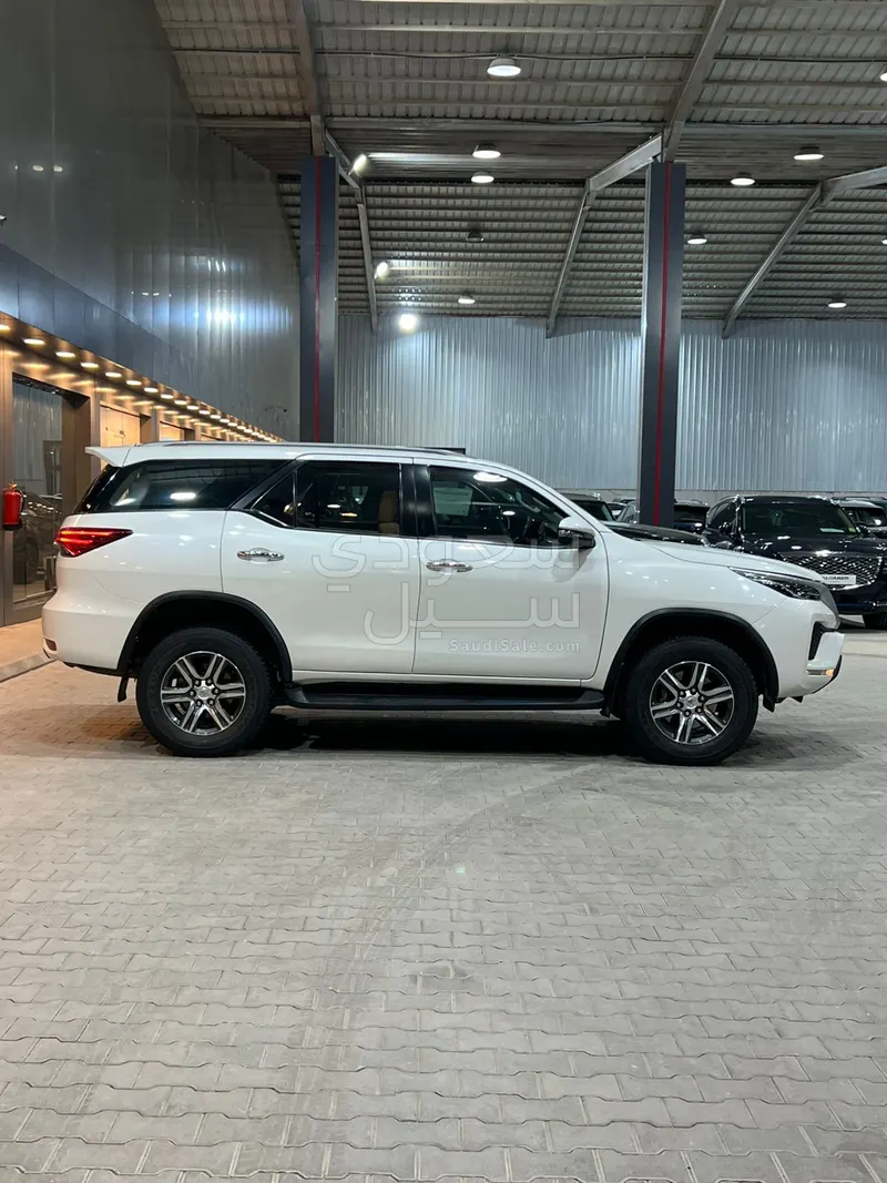 2021 تويوتا فورشنر جي اكس