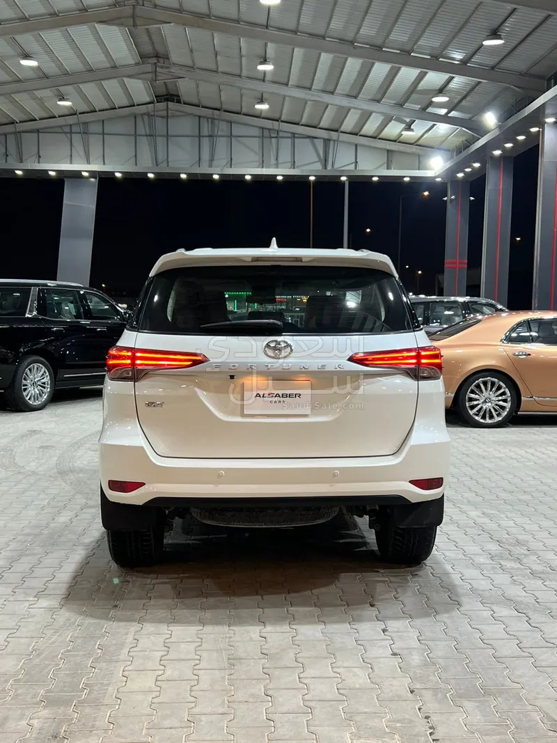 2021 تويوتا فورشنر جي اكس