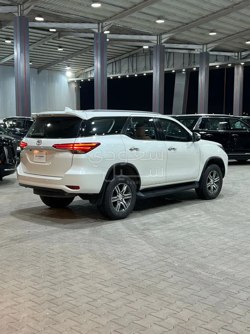 2021 تويوتا فورشنر جي اكس