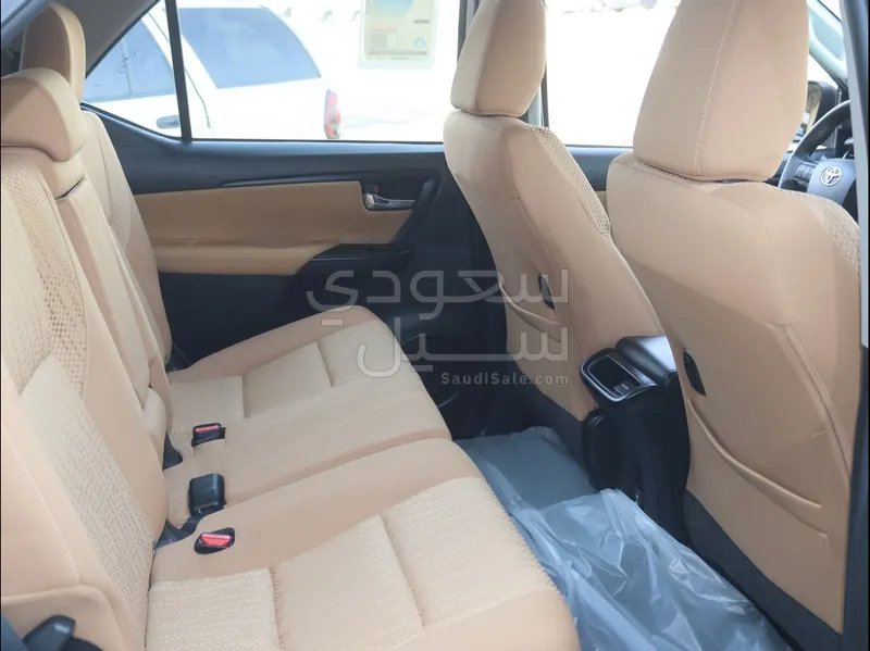 2022 تويوتا فورشنر جي اكس