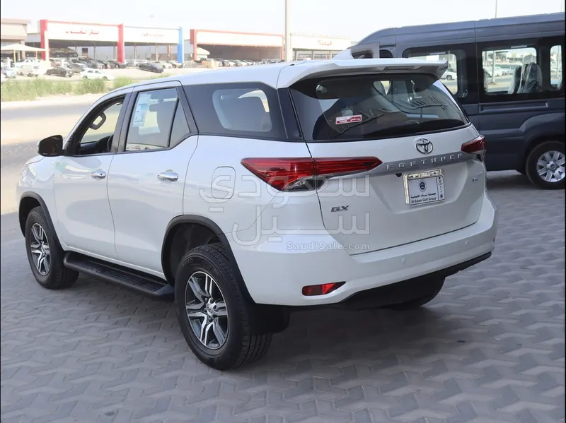 2022 تويوتا فورشنر جي اكس