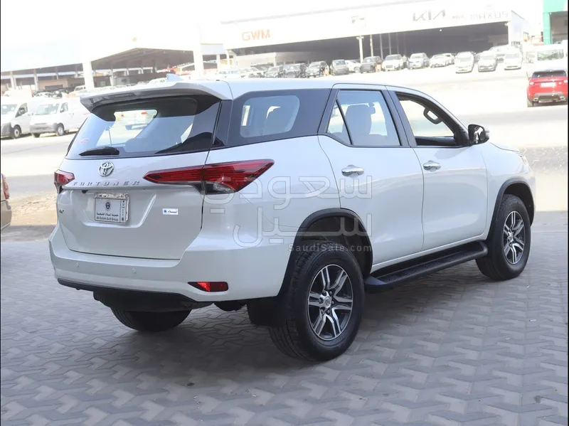 2022 تويوتا فورشنر جي اكس