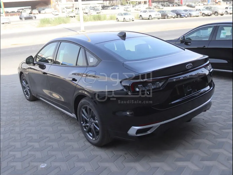 2026 فورد توروس ترند