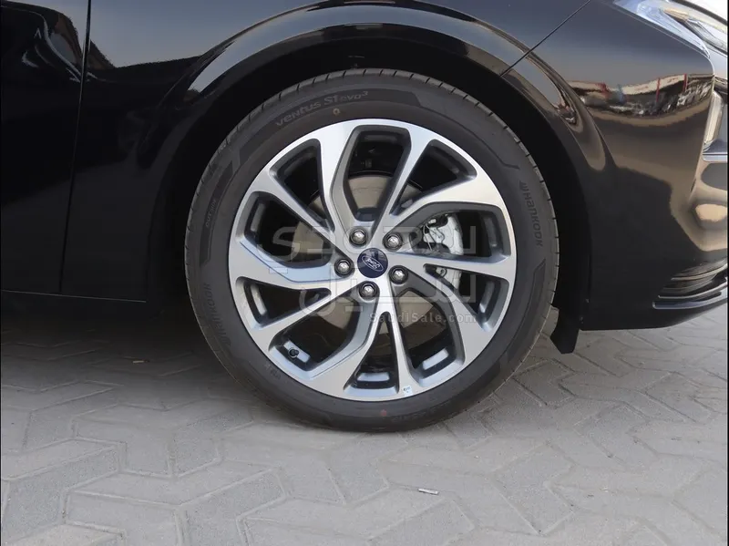 2026 فورد توروس تايتينيوم