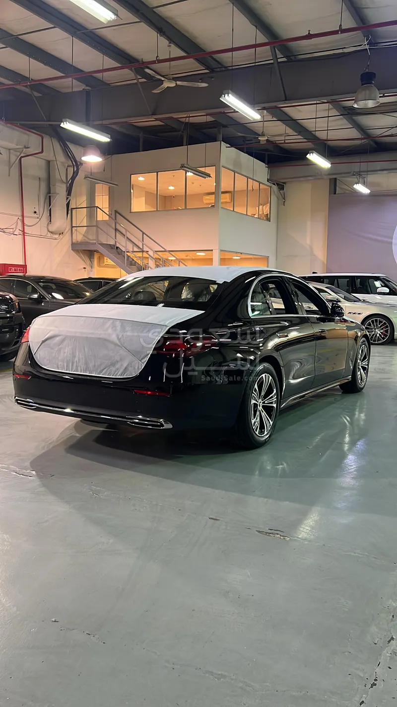 2025 مرسيدس - بنز إي 200