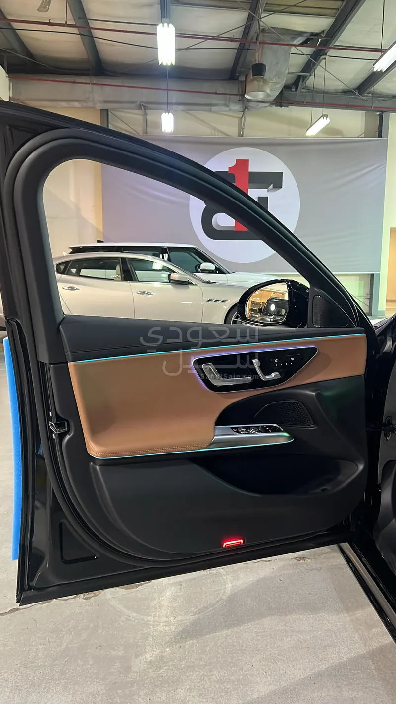 2025 مرسيدس - بنز إي 200