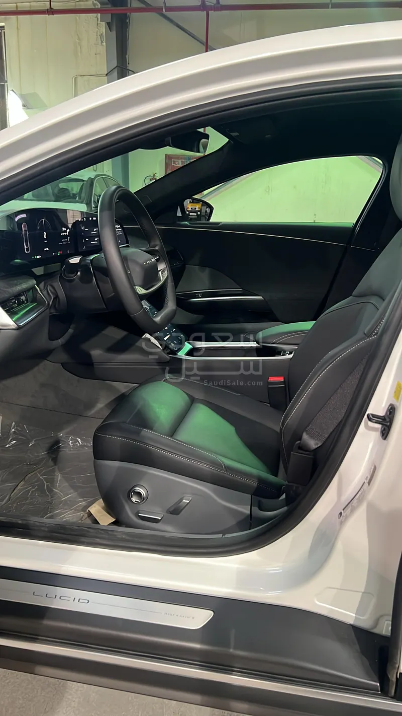 2024 لوسيد اير بيور