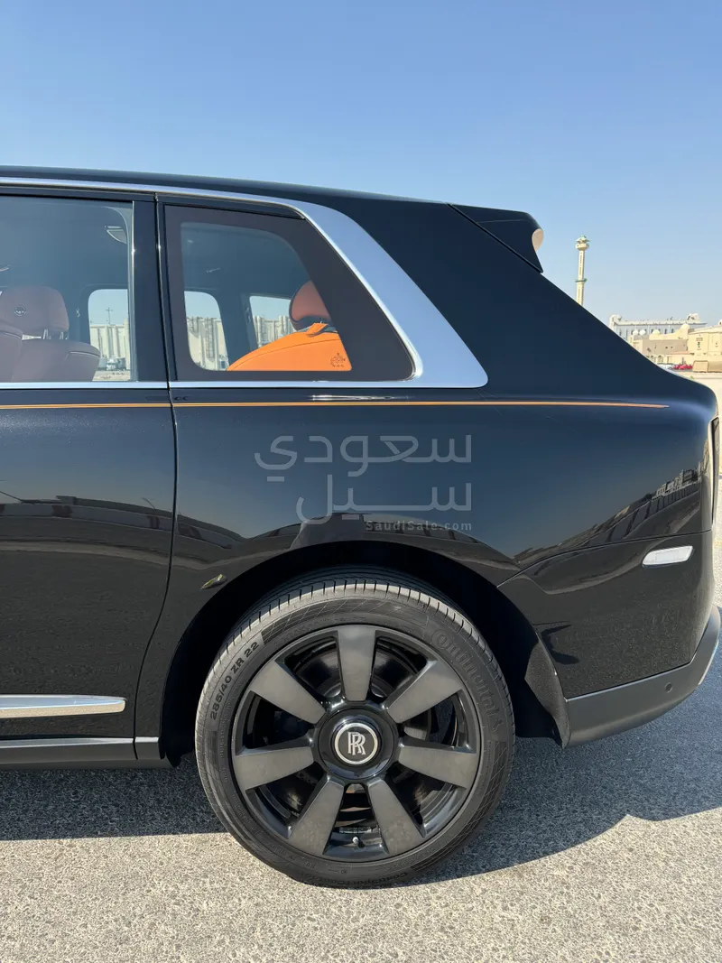 2020 رولز رويس كولينان سلفر بادج