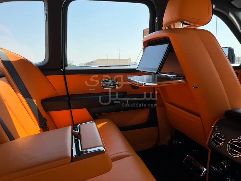 2020 رولز رويس كولينان سلفر بادج