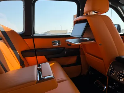 2020 رولز رويس كولينان سلفر بادج