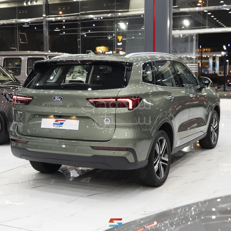 2026 فورد تيريتوري تيتانيوم بلس