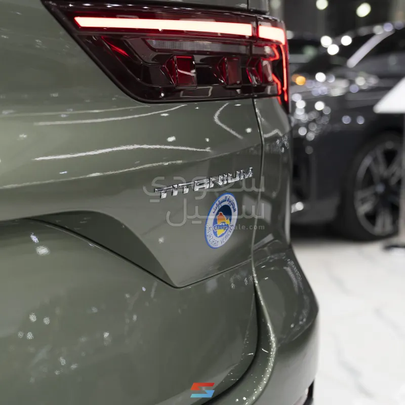 2026 فورد تيريتوري تيتانيوم بلس