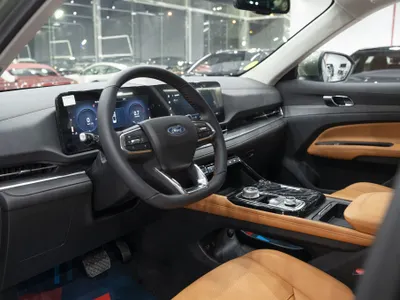 2026 فورد تيريتوري تيتانيوم بلس