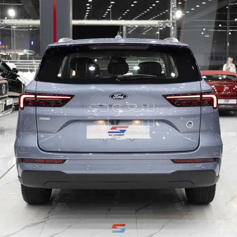 2026 فورد تيريتوري تيتانيوم بلس