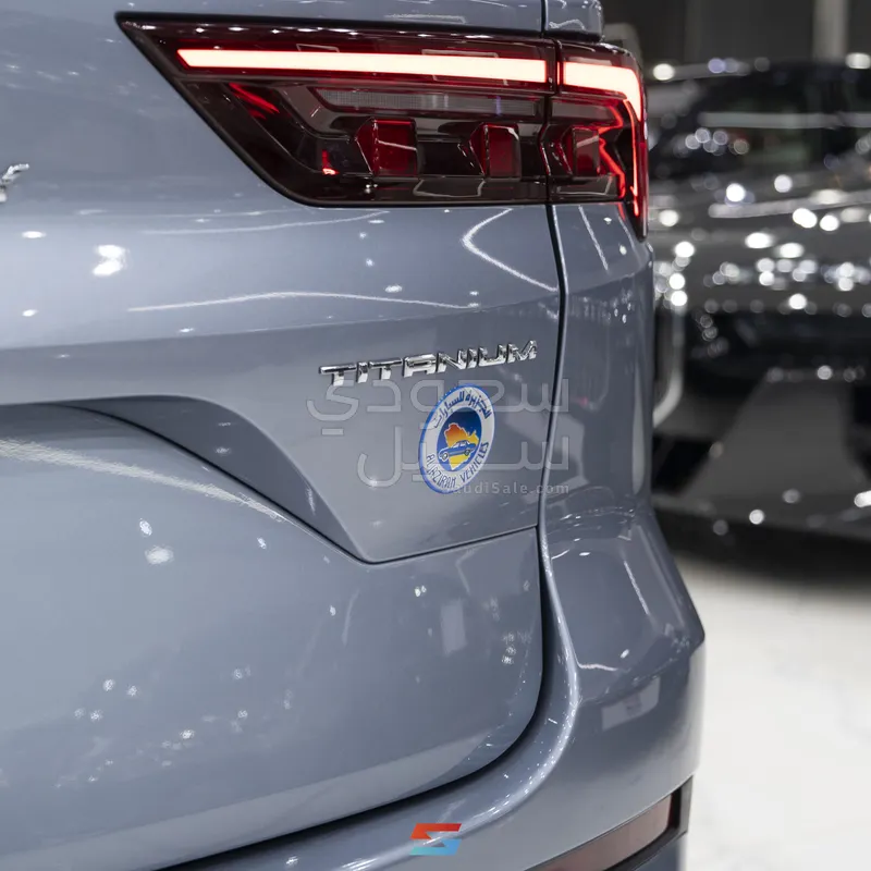 2026 فورد تيريتوري تيتانيوم بلس