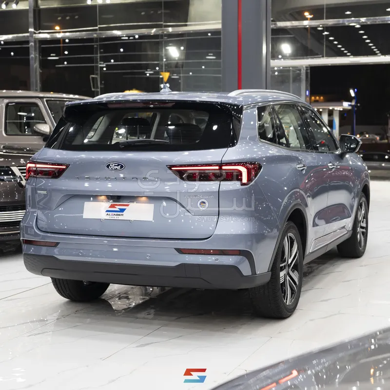 2026 فورد تيريتوري تيتانيوم بلس